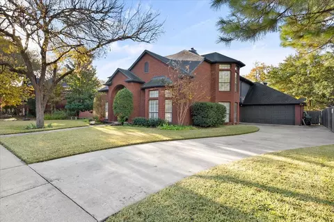 3051 Creekview Dr, Grapevine, TX 76051