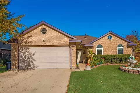 2814 White Oak Dr, Grand Prairie, TX 75052