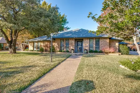 1218 Chelsea St, Grapevine, TX 76051
