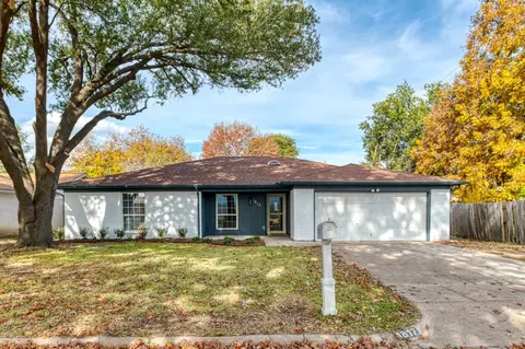 1817 Mulberry Dr, Benbrook, TX 76126