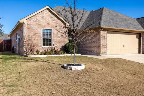 509 Landry Ct, Granbury, TX 76049