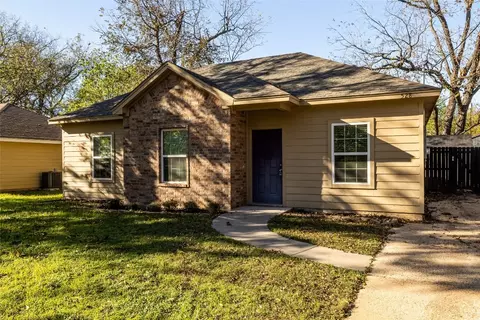 528 W Heard St, Cleburne, TX 76033
