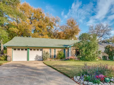 1221 Terrace Trl, Hurst, TX 76053