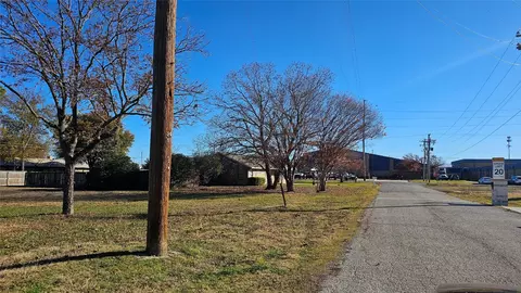 310 E Cottonwood St, Leonard, TX 75452