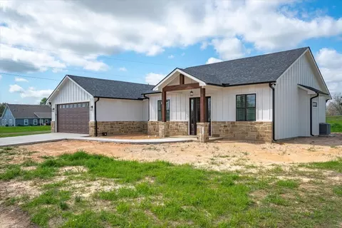 299 N Bois D Arc St, Van, TX 75790