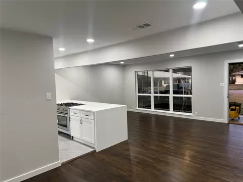 111 Davidson Dr, Terrell, TX 75160 photo 3