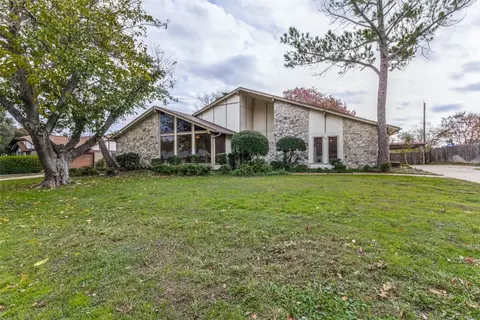 1201 Rockmoor Dr, Edgecliff Village, TX 76134