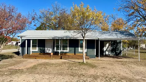 216 W 15th St, Coleman, TX 76834