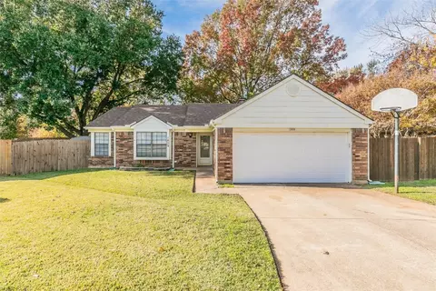 1829 Harvest Moon Dr, Grapevine, TX 76051