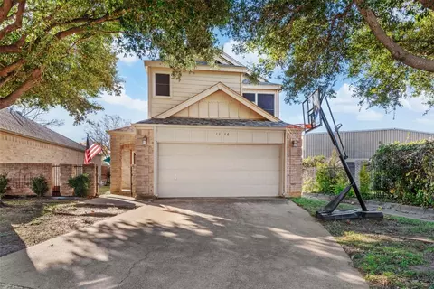 1816 Realistic Ct, Bedford, TX 76021