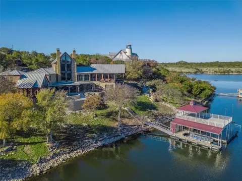 1052 Bluff Creek Pt, Strawn, TX 76475
