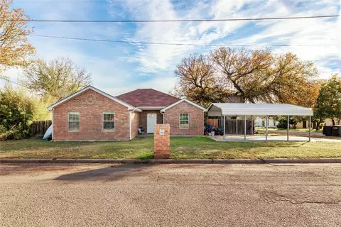 903 S Hackberry St, Brady, TX 76825