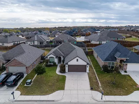 1909 Town Creek Cir, Weatherford, TX 76086
