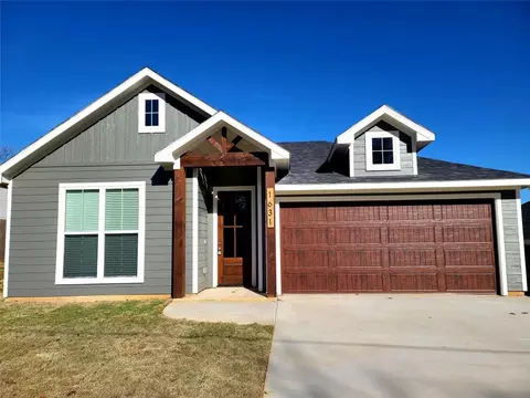1631 W Elm St, Denison, TX 75020