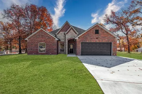 334 Enchanted Dr, Enchanted Oaks, TX 75156