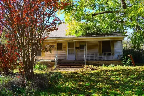 409 N Douglas Ave, Cleburne, TX 76033