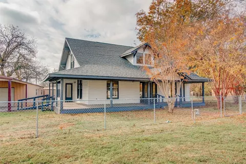 201 W Edwards St, Savoy, TX 75479