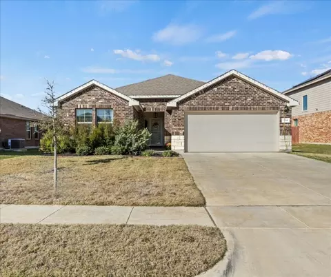 719 Wolf Creek Dr, Cleburne, TX 76033