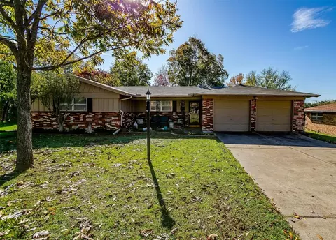 7008 Oakland Ln, North Richland Hills, TX 76180