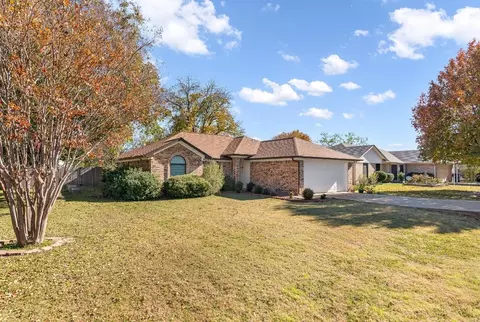1101 Shady Grove Dr, Granbury, TX 76049