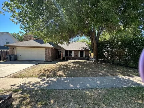 1005 Parkhill Ave, Saginaw, TX 76179