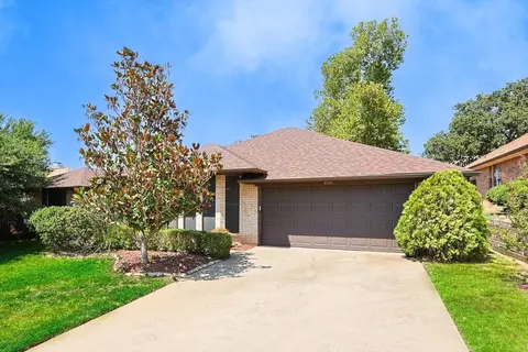 806 Woodberry Ct, Euless, TX 76039