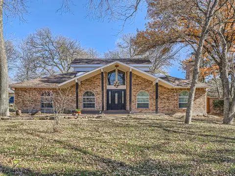 320 Shadowwood Trl, Ovilla, TX 75154