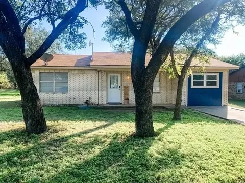 1021 W 11th St, Brady, TX 76825