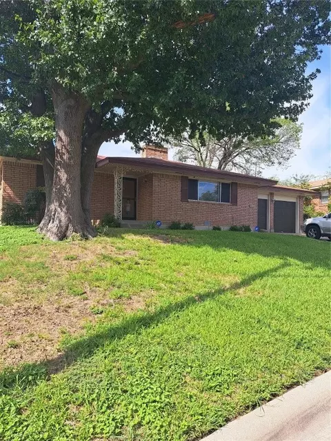 4809 Trena St, Fort Worth, TX 76114