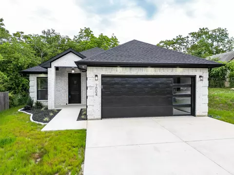 1004 N Clay St, Ennis, TX 75119
