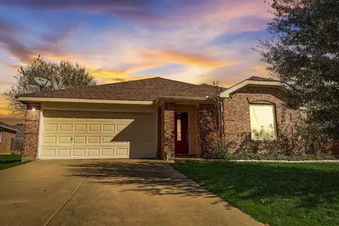 1004 Mckavett Dr, Burleson, TX 76028