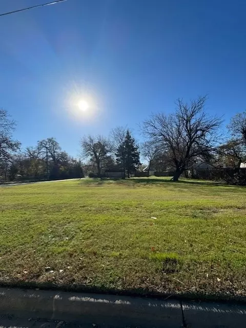 210 E Park Ave, Sherman, TX 75090