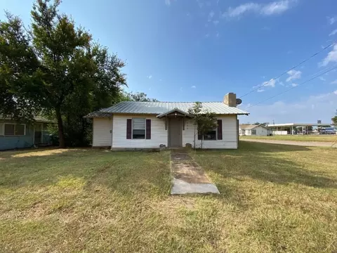 202 E Plum St, Archer City, TX 76351