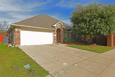 904 Parish Ct, Grand Prairie, TX 75052