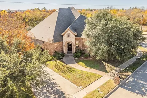 8300 Southridge Ct, North Richland Hills, TX 76182