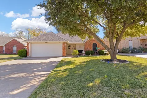 1725 Ridgecrest Dr, Cleburne, TX 76033