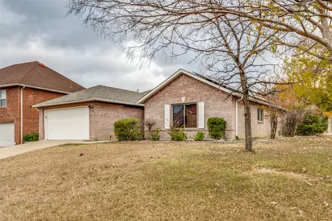 317 Willow Oak Dr, Fort Worth, TX 76112