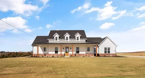 1036 Lilly Ln, Weatherford, TX 76088