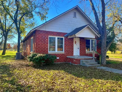800 E Garnett St, Gainesville, TX 76240