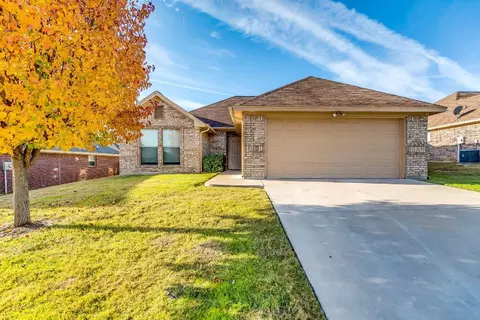 1246 Newcastle Dr, Weatherford, TX 76086
