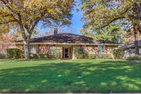 1209 Lansdowne Dr, Arlington, TX 76012