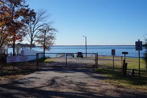 6142 Apache Dr, Mabank, TX 75156 photo 2