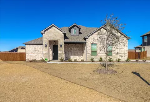 194 Wake Forest Ave, Red Oak, TX 75154