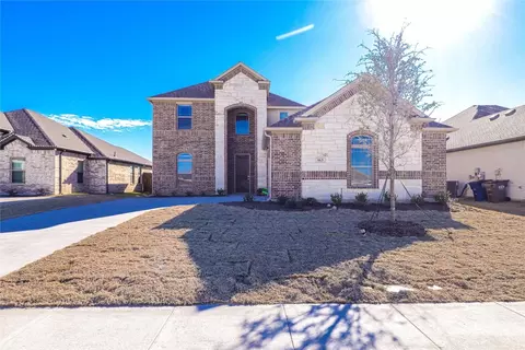 163 Bowling Green Ave, Red Oak, TX 75154