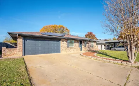 209 Primrose Hl, Euless, TX 76039 photo 2