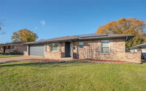 209 Primrose Hl, Euless, TX 76039