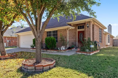 1211 Clearwater Dr, Grand Prairie, TX 75052