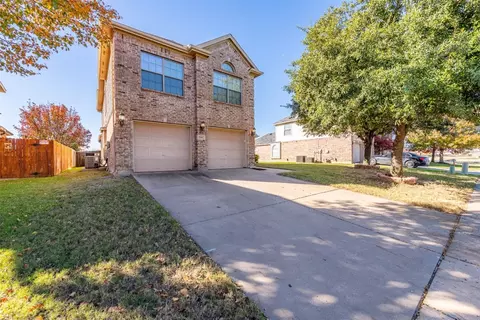 560 Riverbed Dr, Crowley, TX 76036