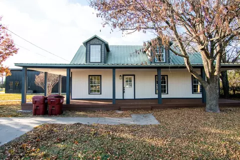 312 S Water St, Savoy, TX 75479