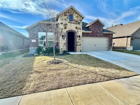 11008 Canyon Mine Dr, Aubrey, TX 76227